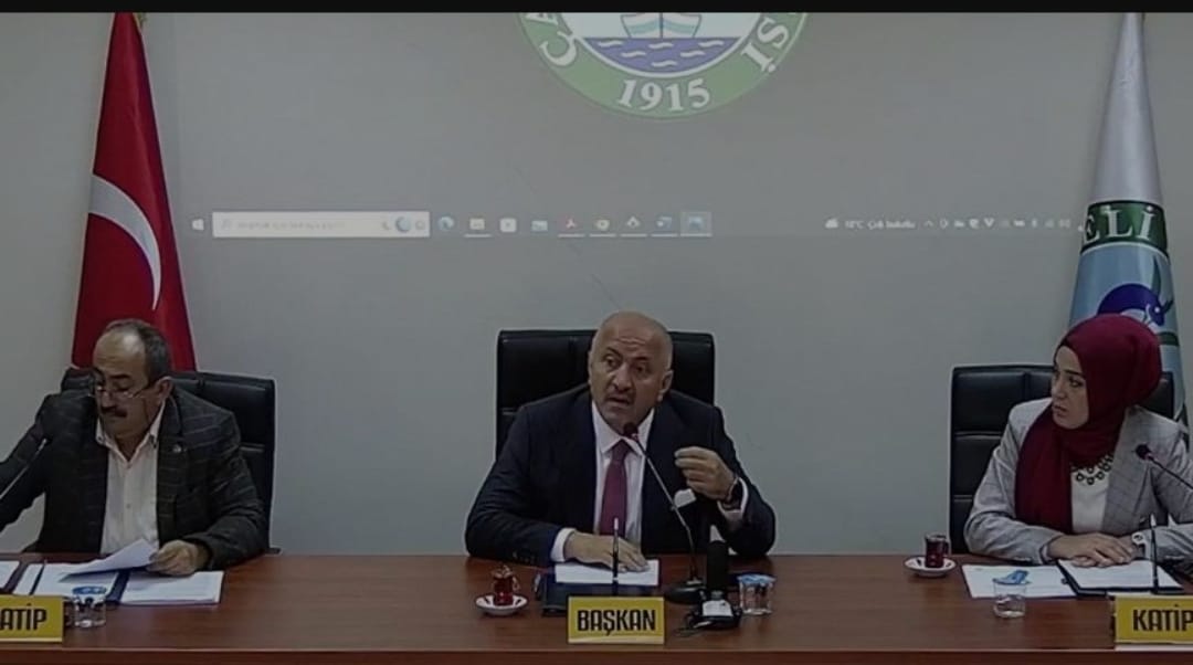 Çayeli MHP belediye başkanı, bazı AKP’lilere FETÖ’cü deyince meclis karıştı