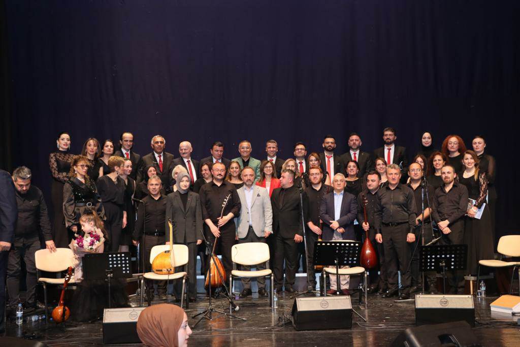 Rize de Diyar Diyar Gezdiren Türkülerin Söylendiği Konser Gerçekleşti