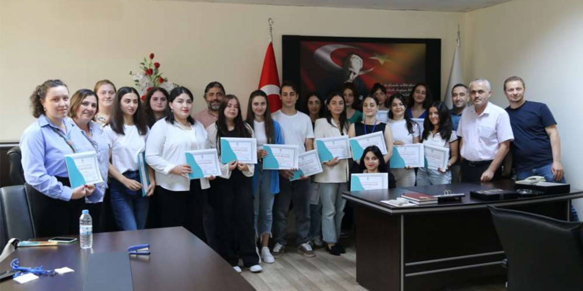 RTEÜ'de Stajını Tamamlayan Gürcü Öğrenciler Sertifikalarını Aldı