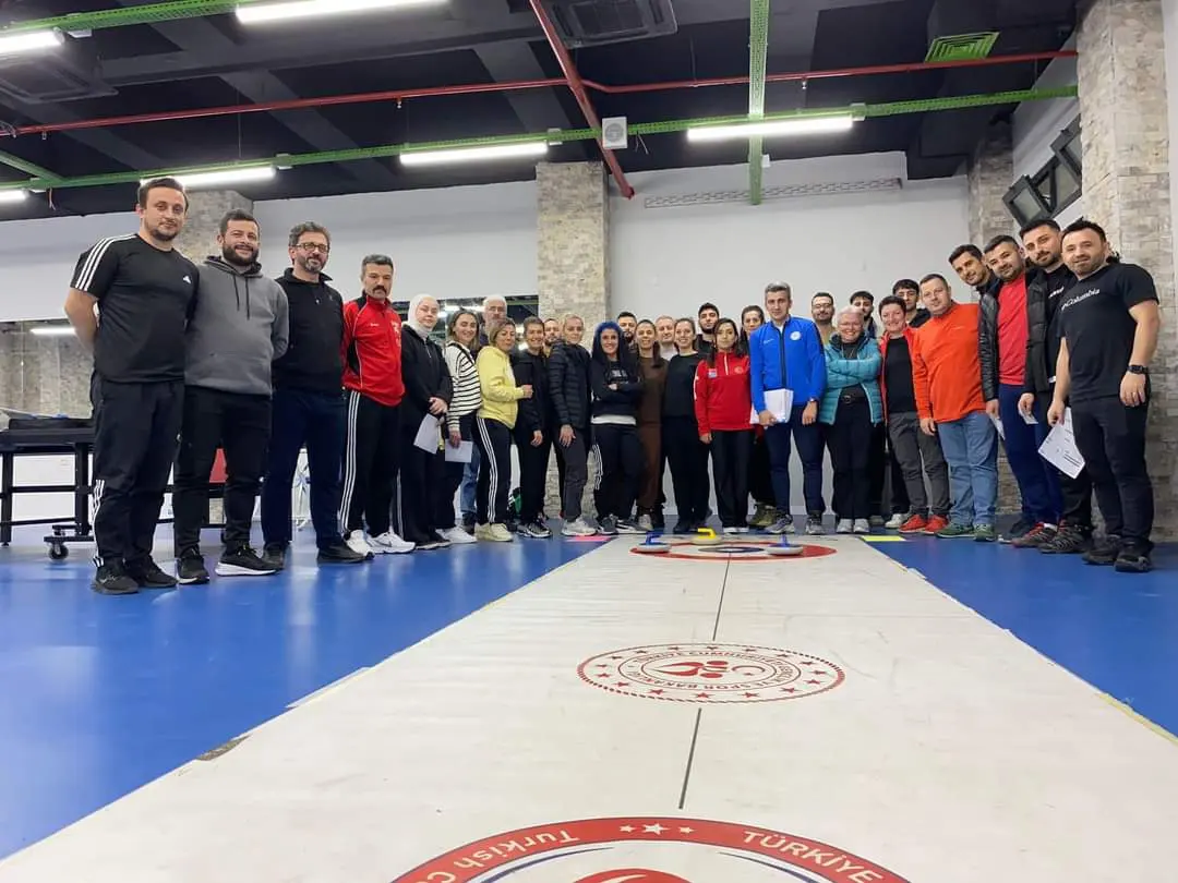 Rize'de Floor Curling Aday Hakemlik Kursu Gercekleştirildi