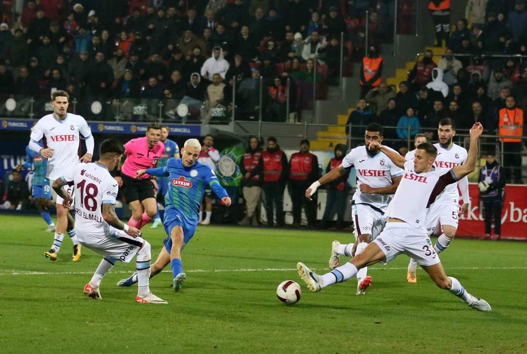 Çaykur Rizespor Trabzonspor'u Bu sezon 2. defa devirdi 