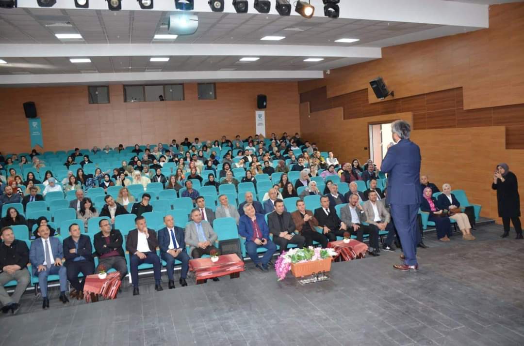 İl Müdürü Tüfekçi öğretmenlik konulu konferansta öğretmen adaylarına hitap etti