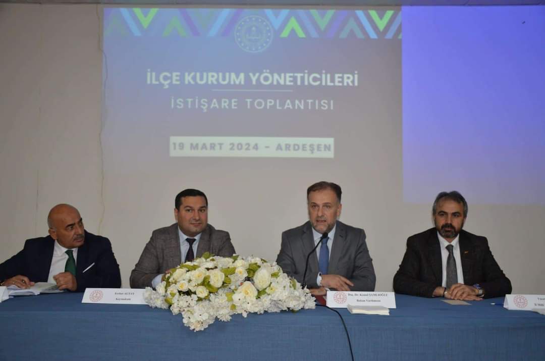 Bakan Yardımcısı Şamlıoğlu'ndan Rize'de İlçe Yöneticileri Toplantısı
