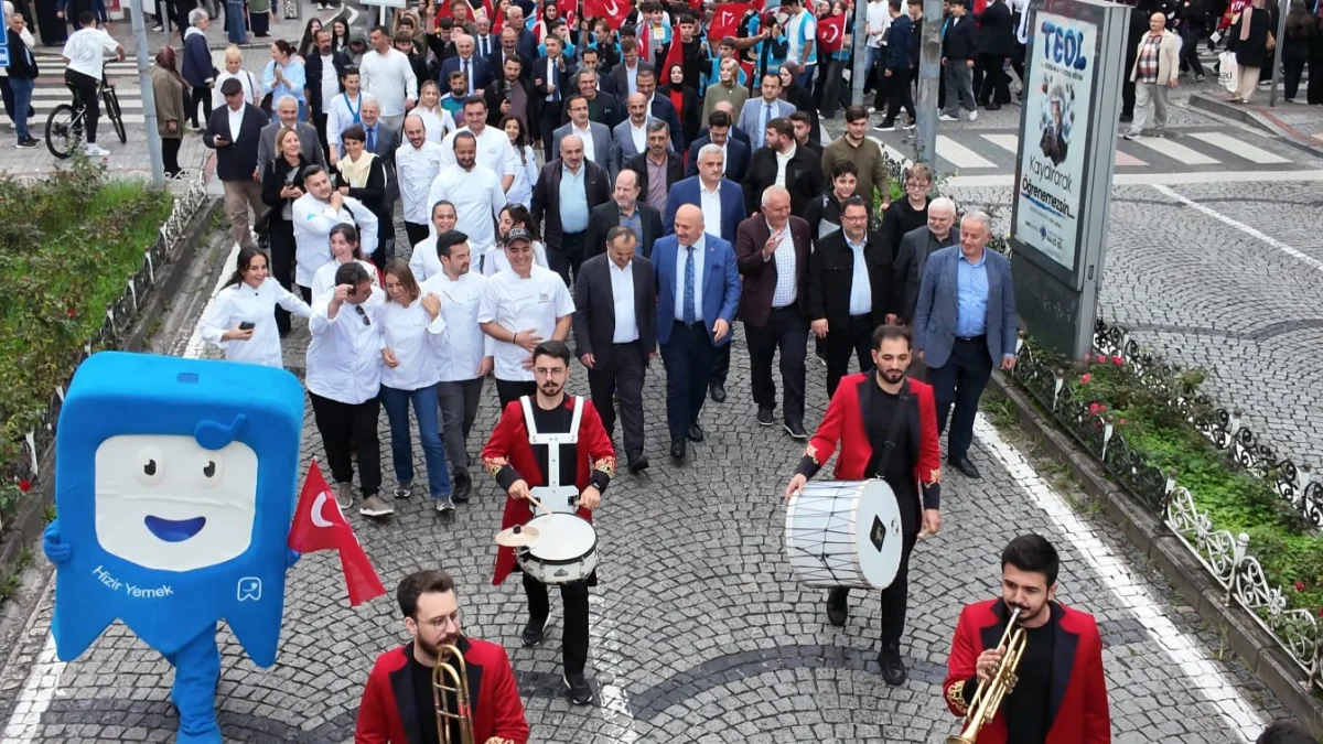 RİZE GASTRONOMİ GÜNLERİ KORTEJ YÜRÜYÜŞÜYLE BAŞLADI
