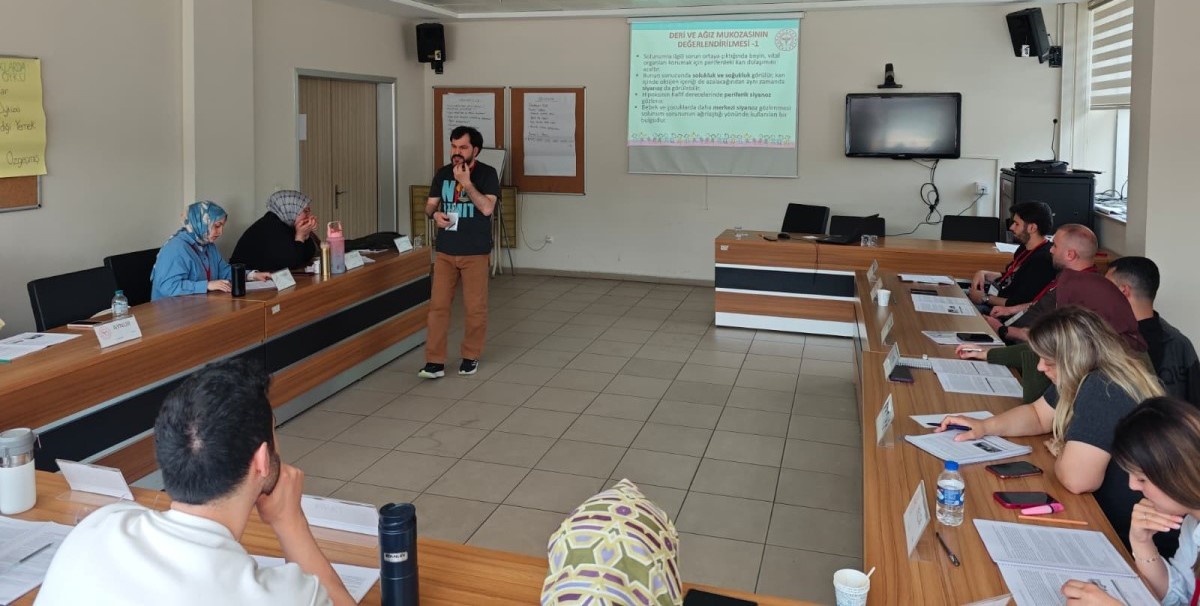 Rize’de Sağlık Personeline “Çocuklarda İleri Yaşam Desteği” Eğitimi Düzenlendi