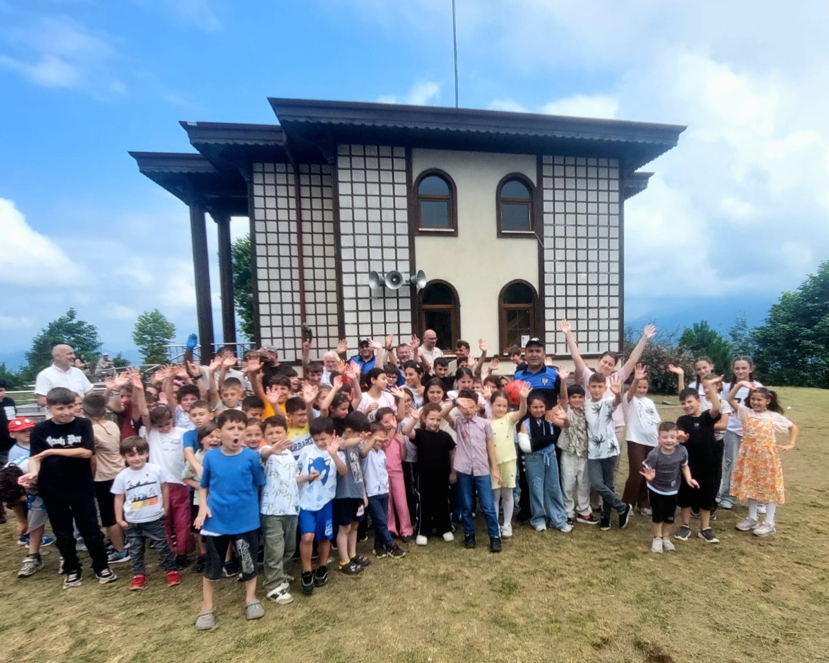 Tophane Mahallesi’nde Kur’an Kursu Öğrencilerine Geleneksel Mangal Şöleni